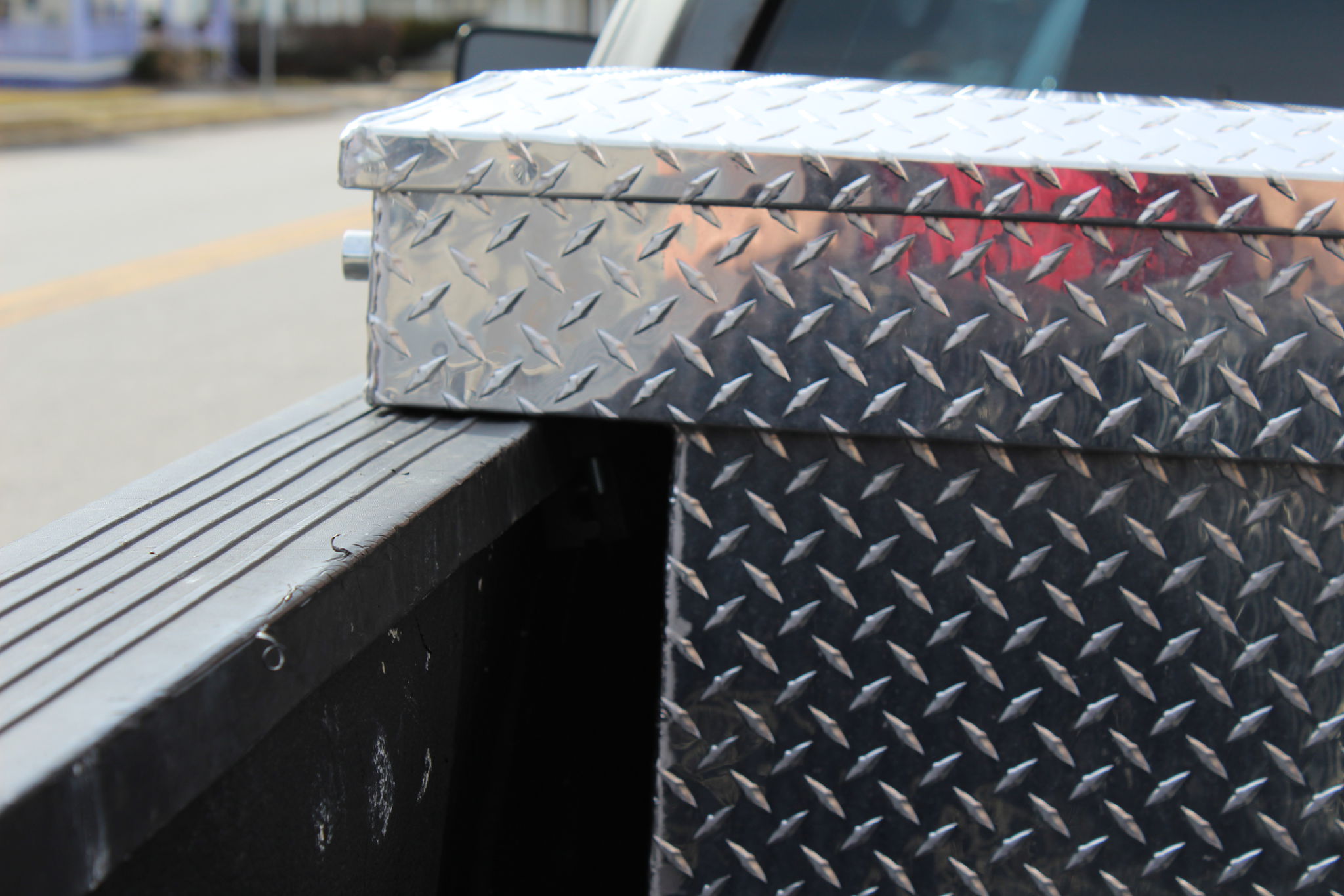 What Are the Features of a Durable Truck Toolbox?