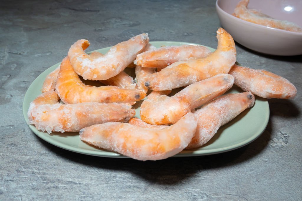 How To Quickly Defrost Frozen Prawns?